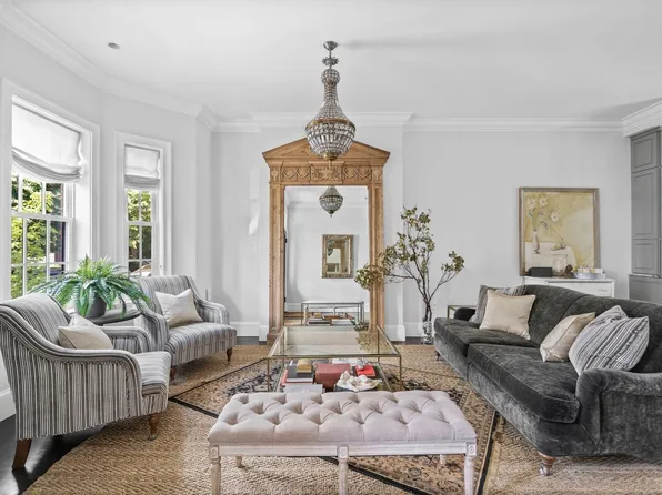795 E 4th St, South Boston, MA 02127