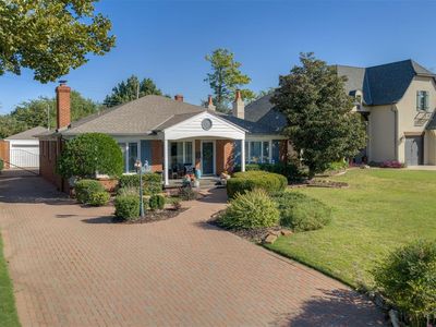 1109 Bedford Dr, Nichols Hills, OK, 73116