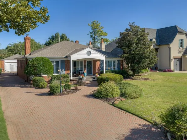 1109 Bedford Dr, Nichols Hills, OK 73116