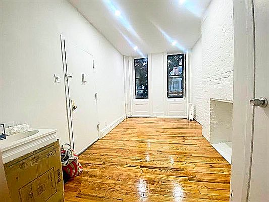 1st image of 413 E 9th St #1AA