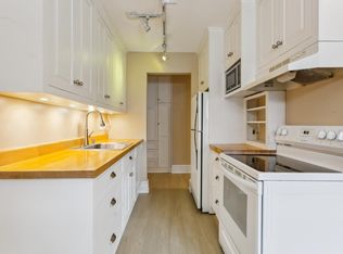 802 Old Settlers Trl APT 5, Hopkins, MN 55343