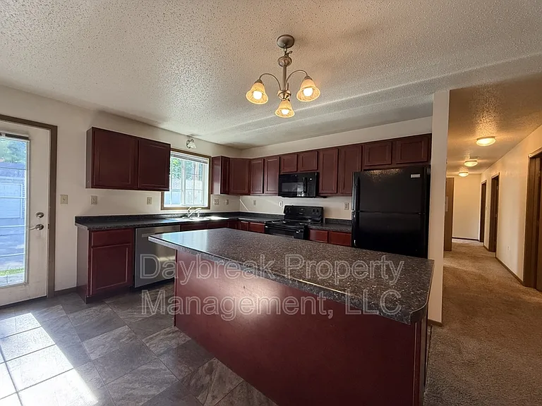 317 16th St S #5 — Photo 3