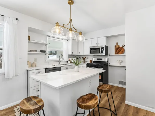 11216 Minnetonka Blvd, Minnetonka, MN 55305