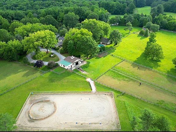 2nd image of 835 Jackson Grove Rd