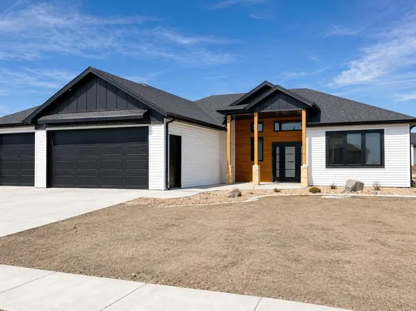 5808 Gold Dr, Bismarck, ND 58503