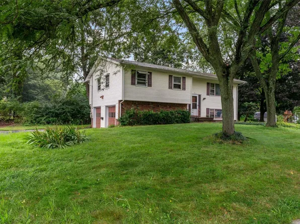 21 Farmhouse Road, Congers, NY 10920