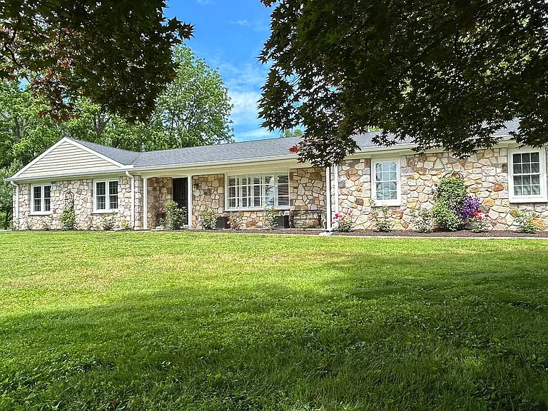 541 Cheyney Rd — Photo 1