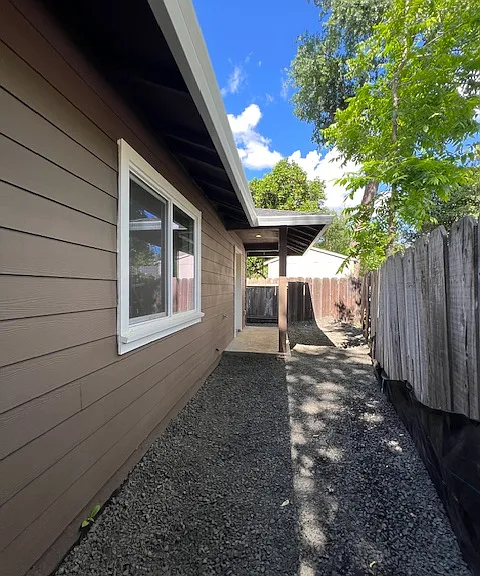 201 W 20th St #3 — Photo 17