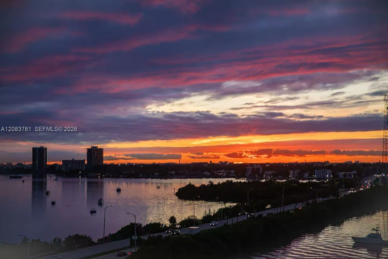 Bayshore Yacht & Tennis C — Photo 2