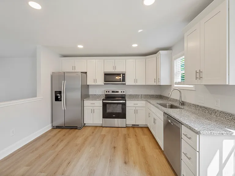 718 Park Ave — Photo 6