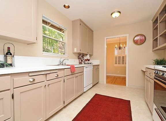 3rd image of 30 Vine St