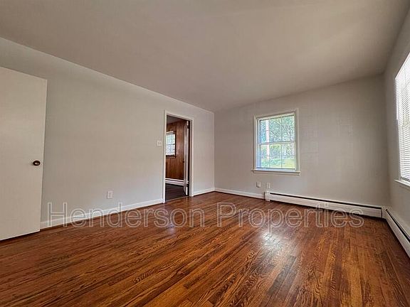 3rd image of 642 E Broad St APT A-1