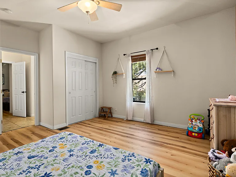 2048 Woodland Dr — Photo 10