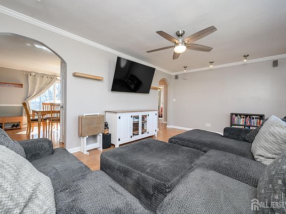 4th image of 66 Half Acre Rd