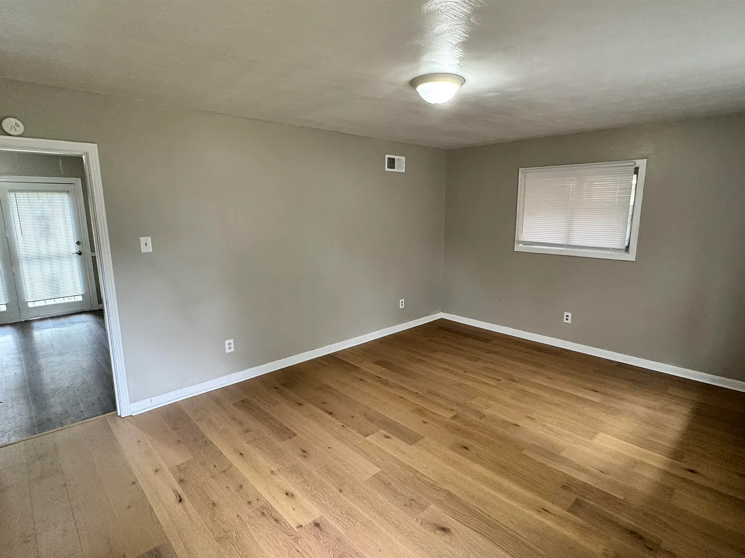 3 bed, 1.5 bath, 1204 sqft, $1,350 — Photo 2