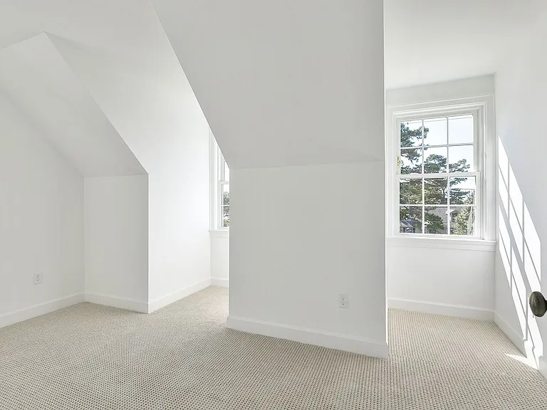 918 Charles St — Photo 10