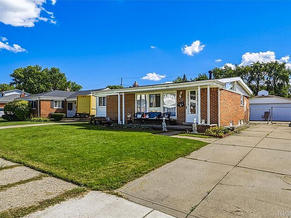 3rd image of 5154 Earl Dr