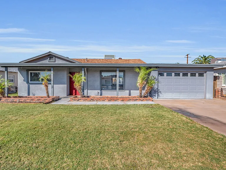 1942 E Mitchell Dr — Photo 1