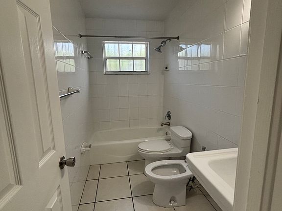 5th image of 3882 SW 29th St