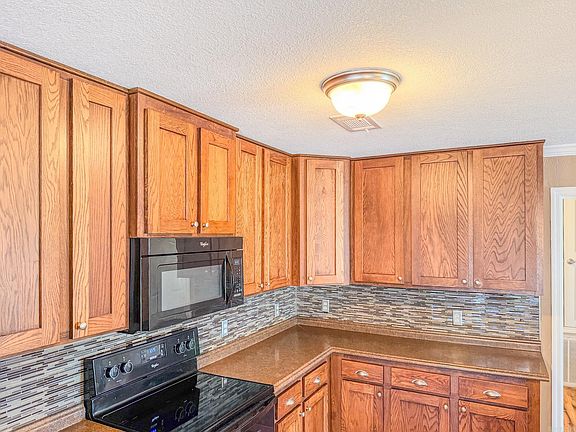 4th image of 2660 Bateman Rd