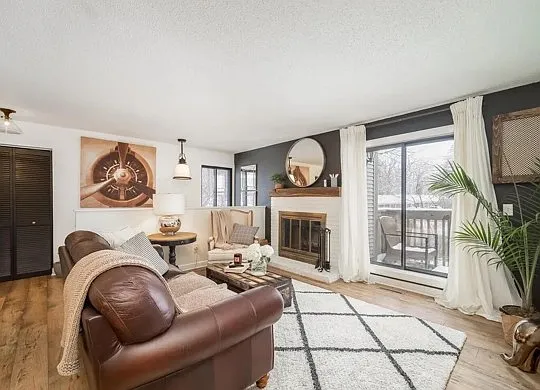 2 bed, 940 sqft, $1,795 — Photo 4