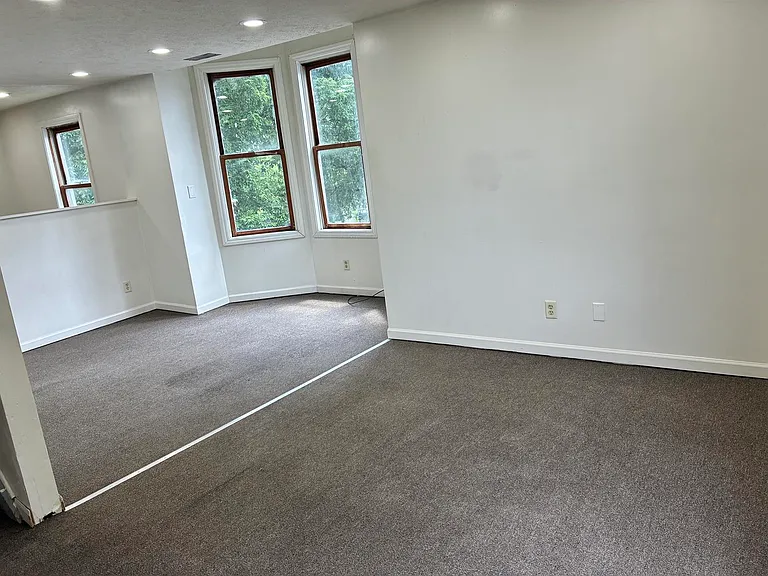 1024 N Ellis St — Photo 3
