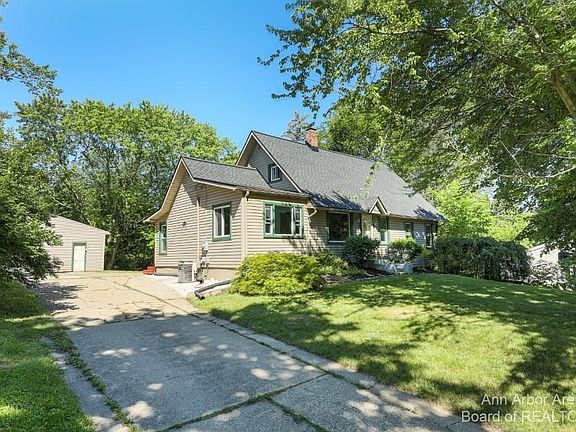 2nd image of 238 S Ann Arbor St