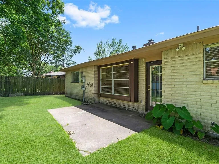 9718 Shady Tree Ln — Photo 25