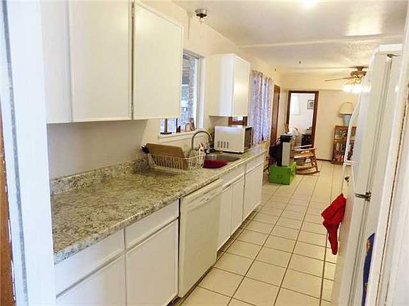4th image of 205 Clairemont Dr