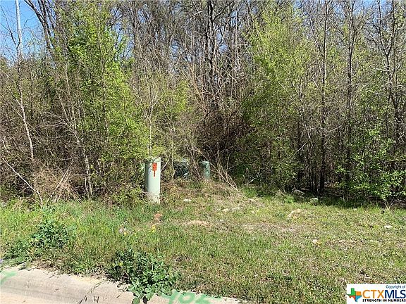 4th image of 403 W Avenue H
