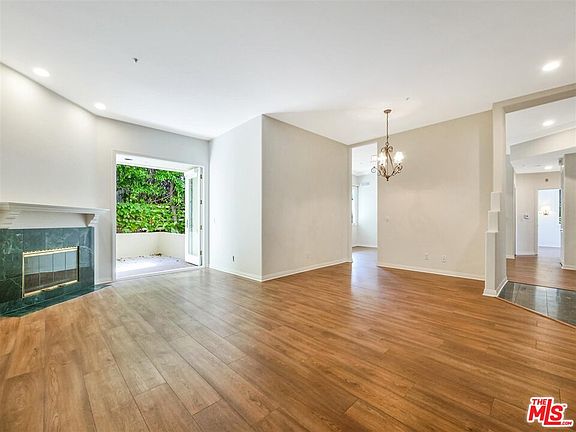 4th image of 938 12th St APT 102