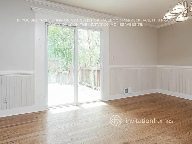 1321 Laura Ln — Photo 4