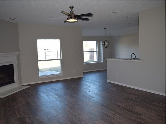 2nd image of 951 W Bois D Arc St