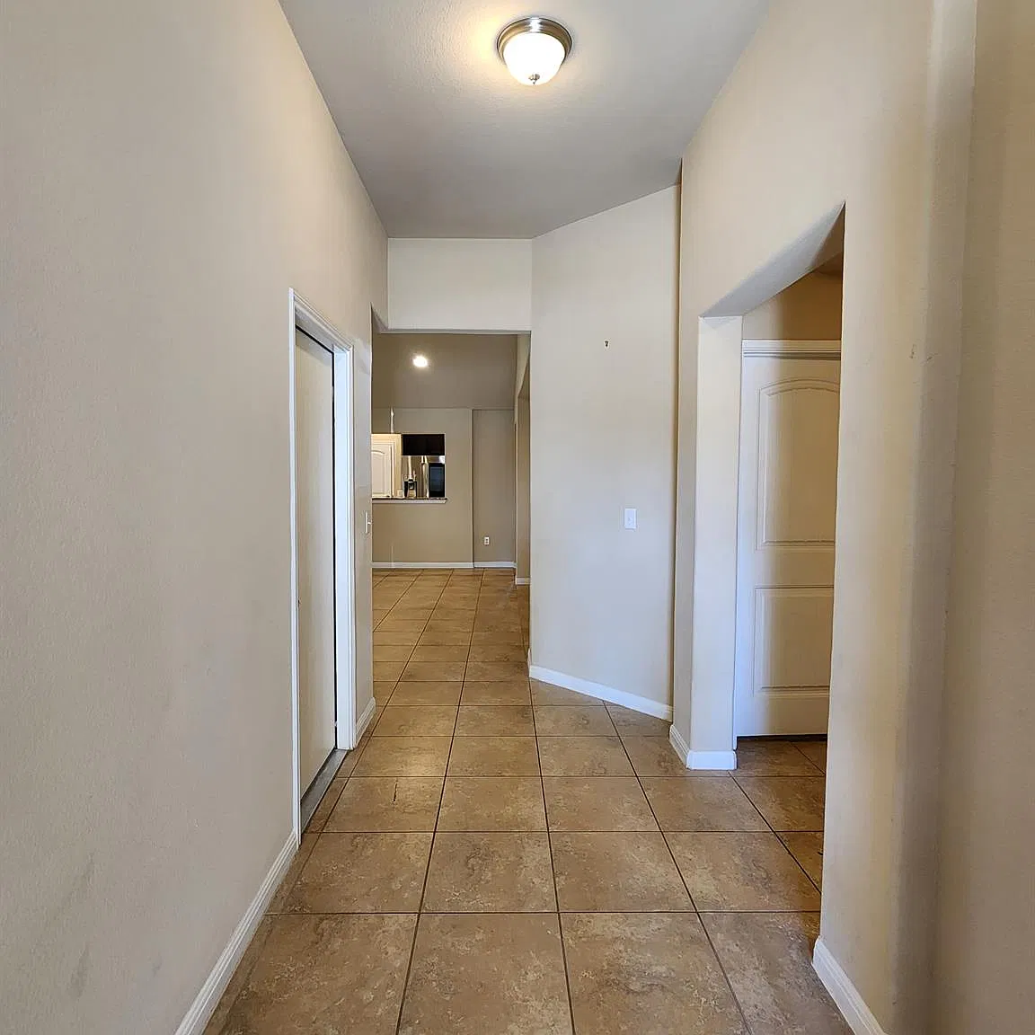 3 bed, 2.0 bath, 1962 sqft, $2,200 — Photo 3