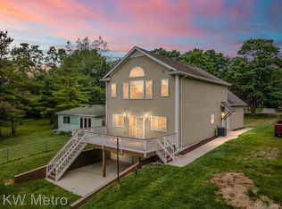 9857 Norman Rd, Clarkston, MI 48348