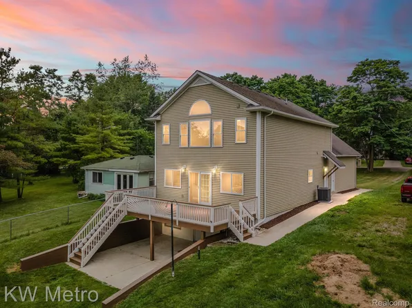 9857 Norman Rd, Clarkston, MI 48348