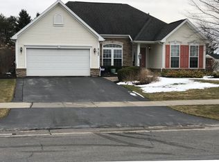 6163 Amber Dr, Farmington, NY 14425