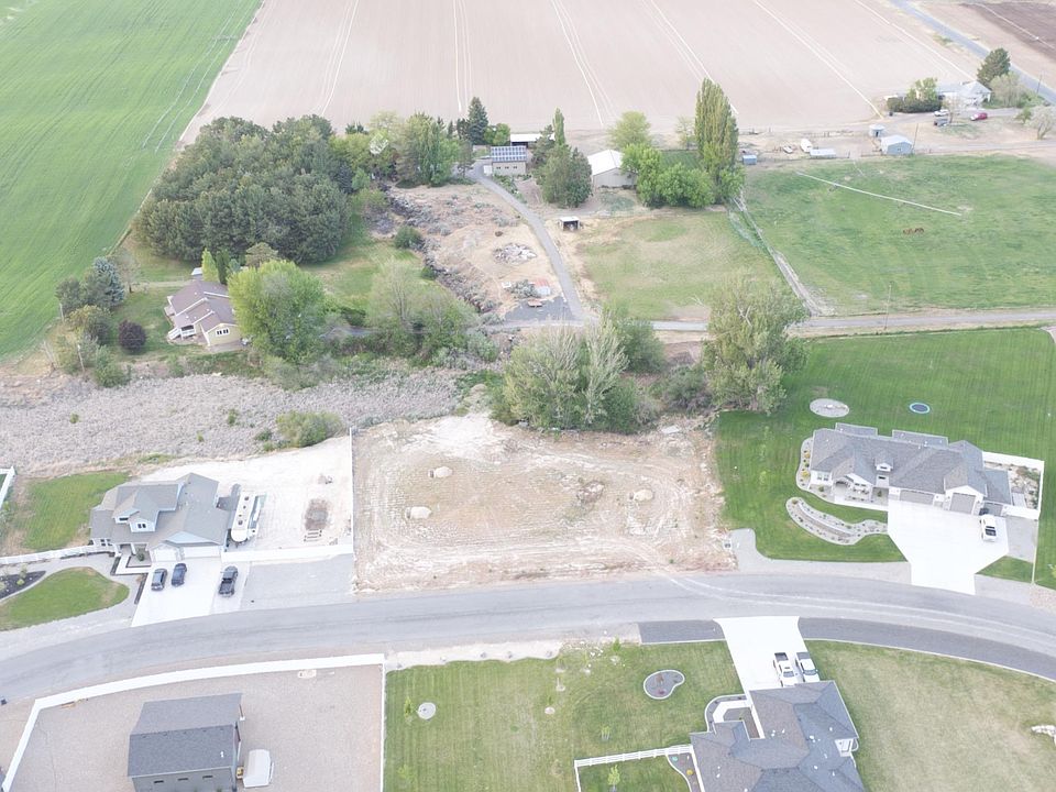 2nd image of 3848 Susan Cir E