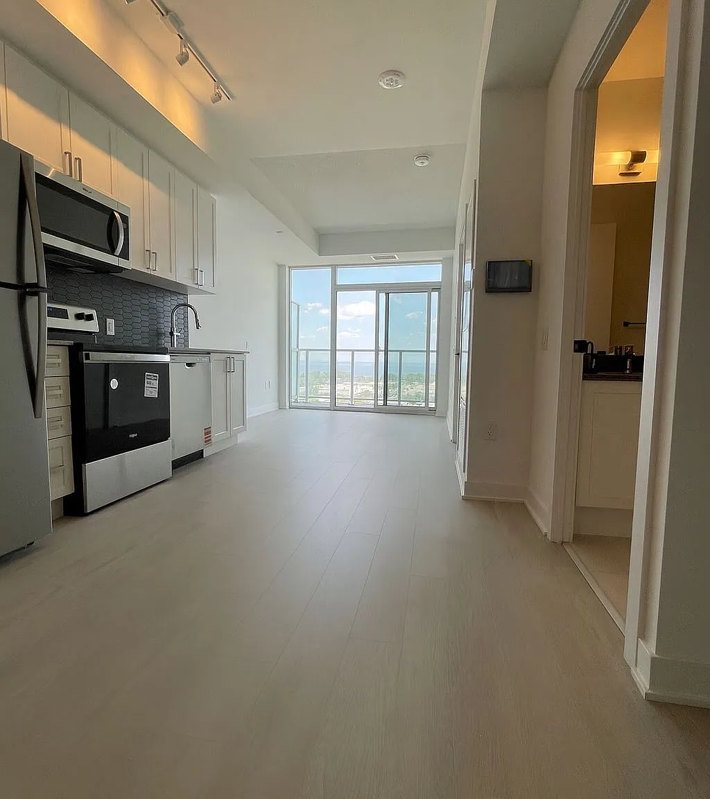 2 bed, $1,895 — Photo 2