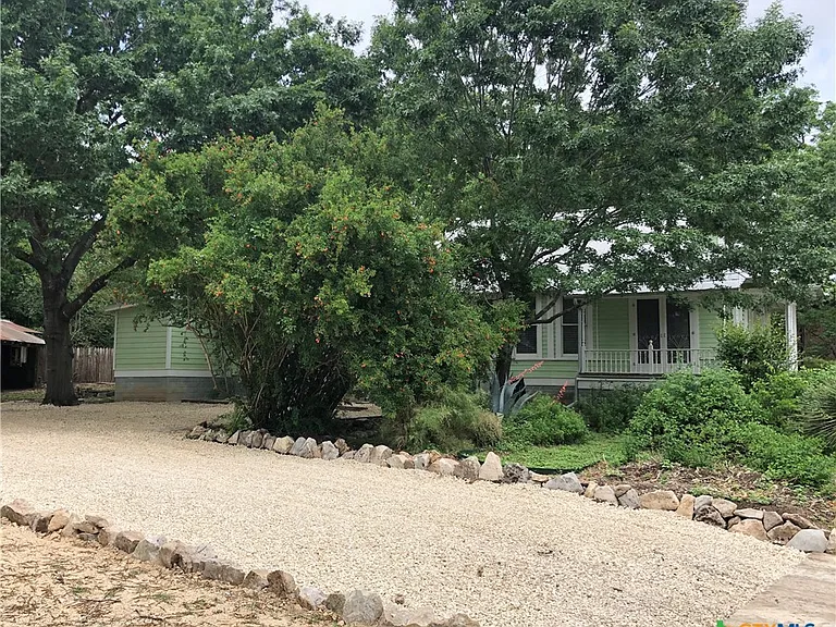 414 W San Antonio St — Photo 28