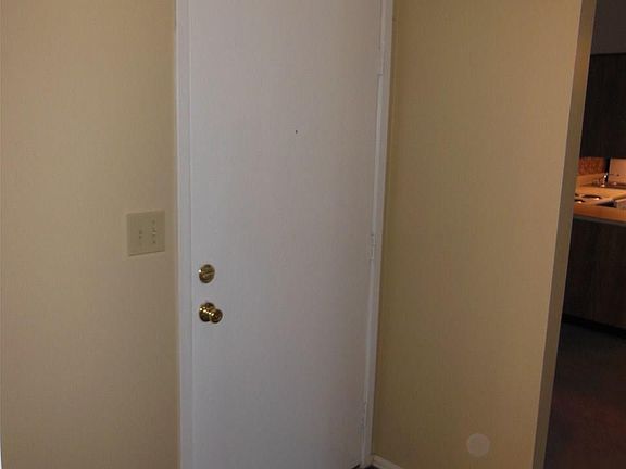 4th image of 6603 Willow Pointe Dr #D
