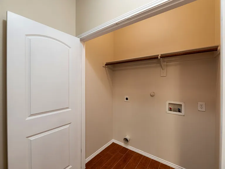 382 Armstrong Ln — Photo 11