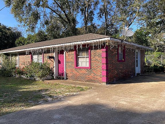 2nd image of 1702 Garden Park Dr