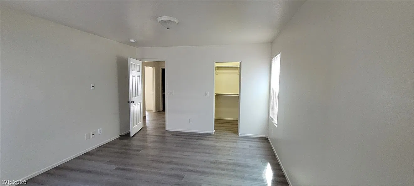 3 bed, 2.5 bath, 1421 sqft, $1,934 — Photo 3