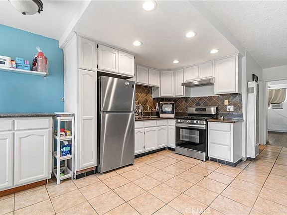 3rd image of 3325 Santa Fe Ave APT 110
