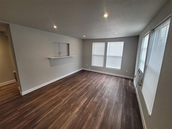 2nd image of 3125 Illinois St #B