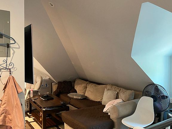 3rd image of 39 Park Pl Floor 1