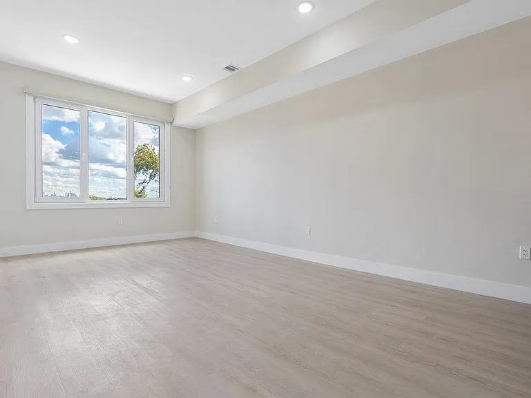 527 Union Ave #1A — Photo 12