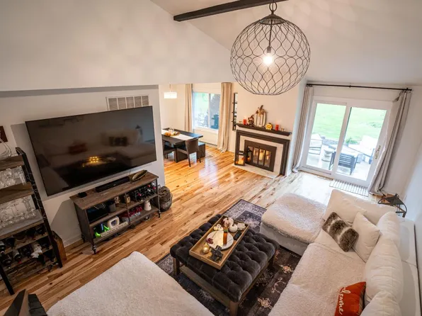 860 Pilgrim PARKWAY #860, Elm Grove, WI 53122