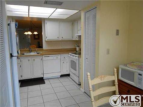 3rd image of 12 Willowbrook Ln APT 102